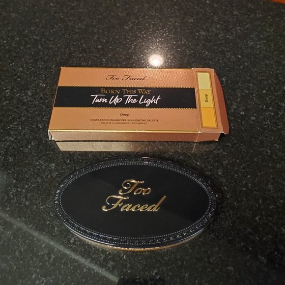 TOO FACED Born This Way Turn Up the Light Highlighting Palette DEEP